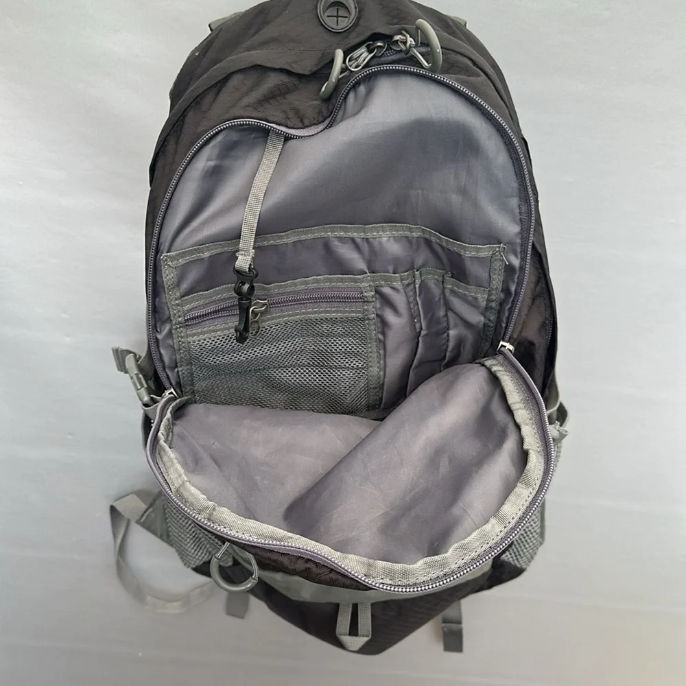 StanSport Unisex Adult Hiking Daypack - 30 Liter Olive Multiple In & out pockets